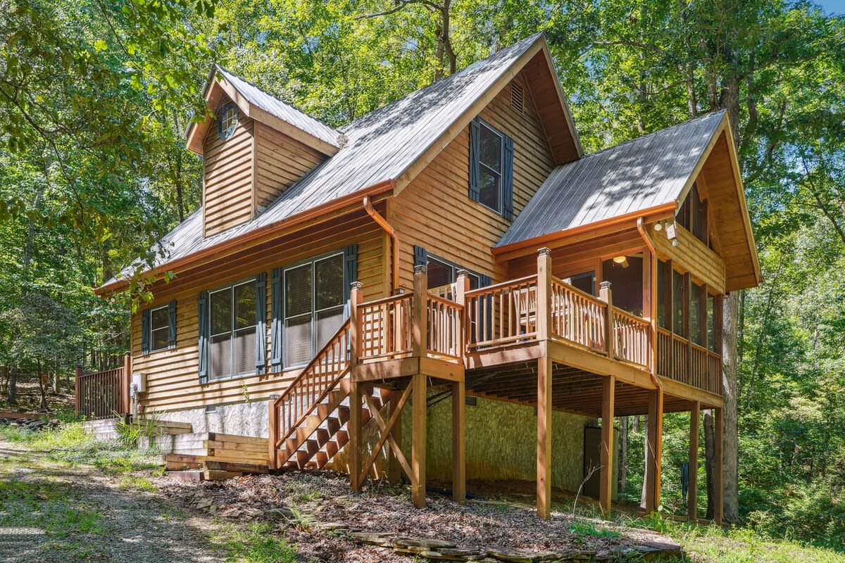 Secluded Mountain Cabin Getaway: Dahlonega Charm & Views! — Dahlonega, GA — vacation rental