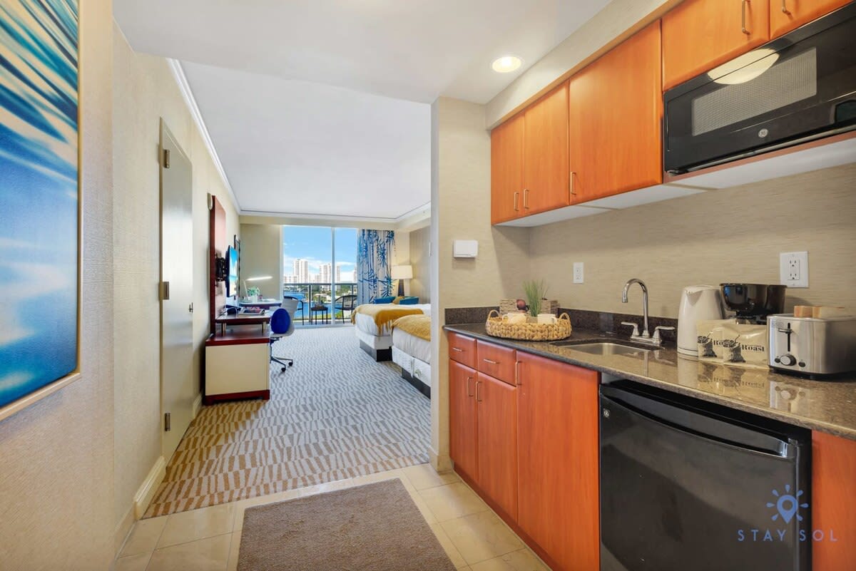 Luxurious Beach Resort, Private Balcony w/Bay View