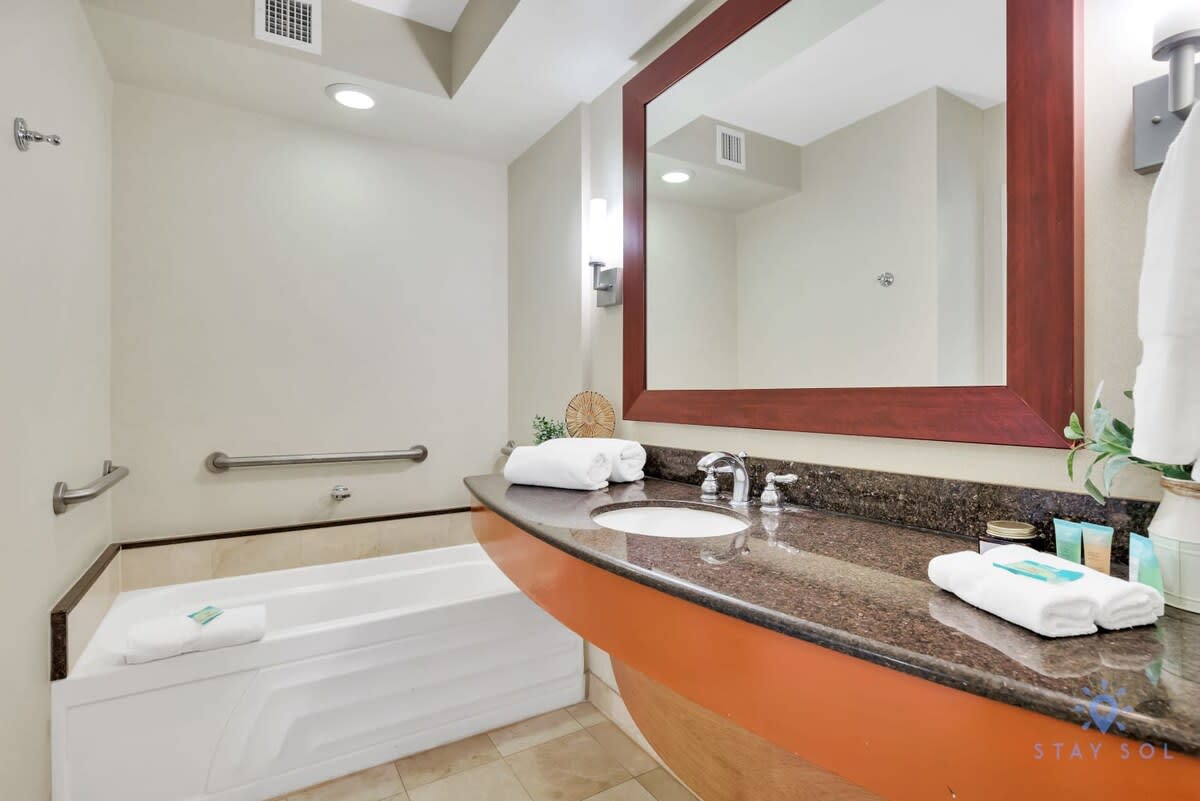 Luxurious Beach Resort, Private Balcony w/Bay View