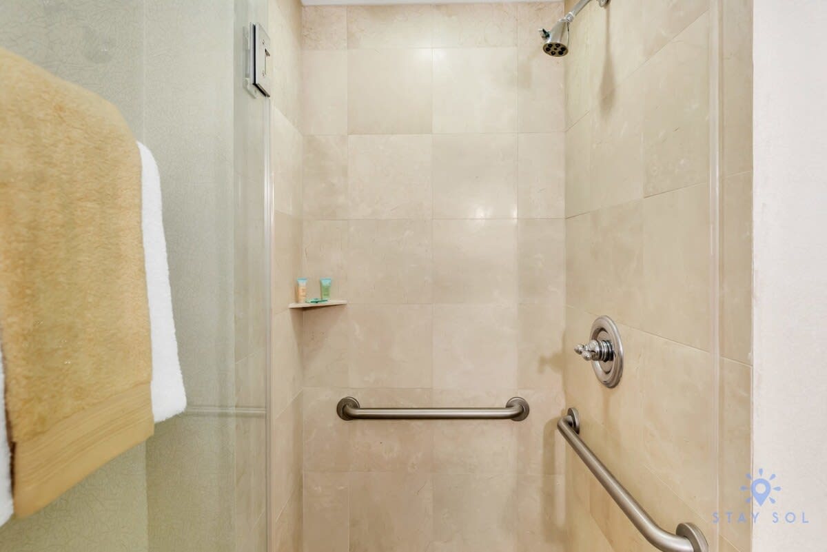 Luxurious Beach Resort, Private Balcony w/Bay View