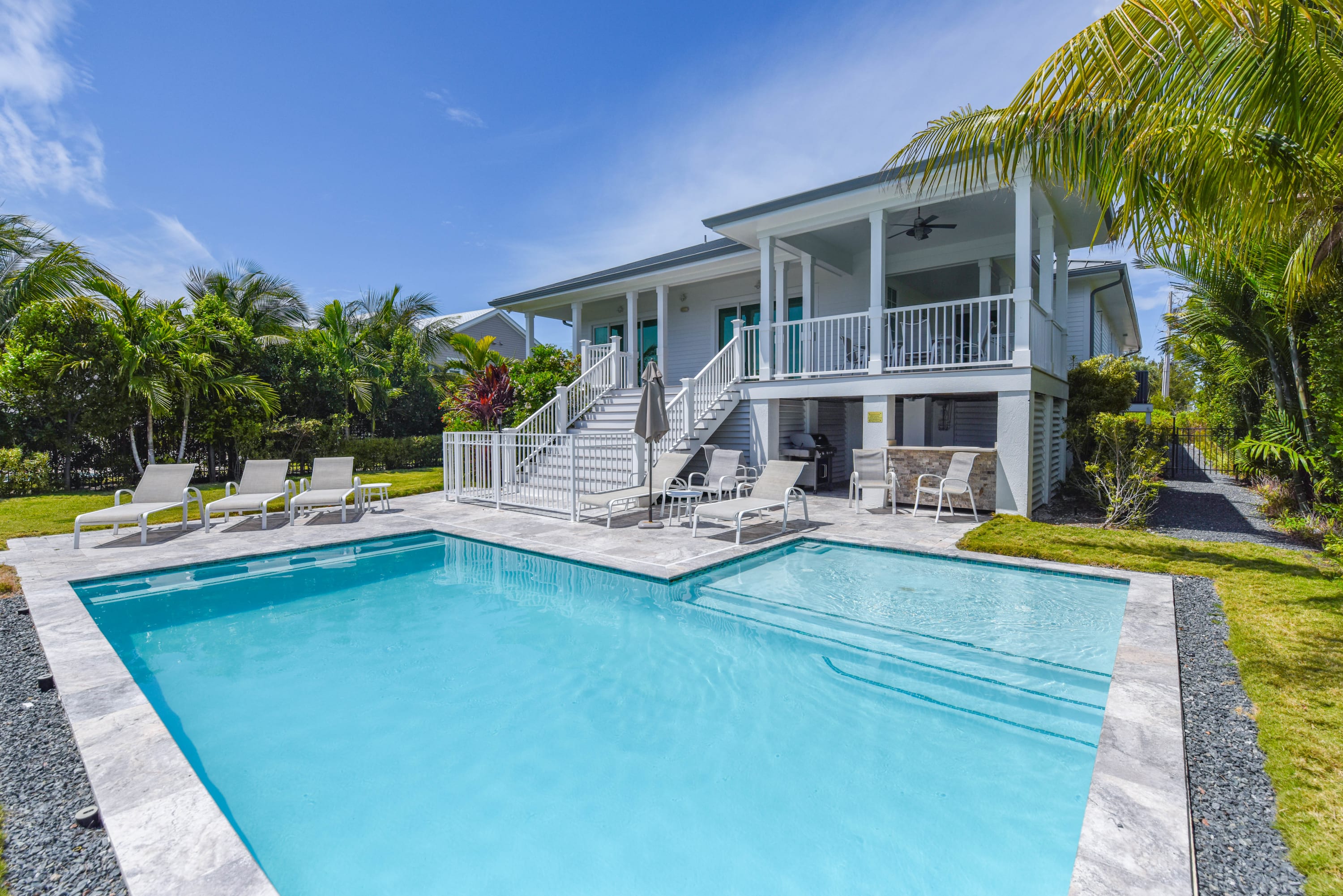 Springtide House - Luxury King Room