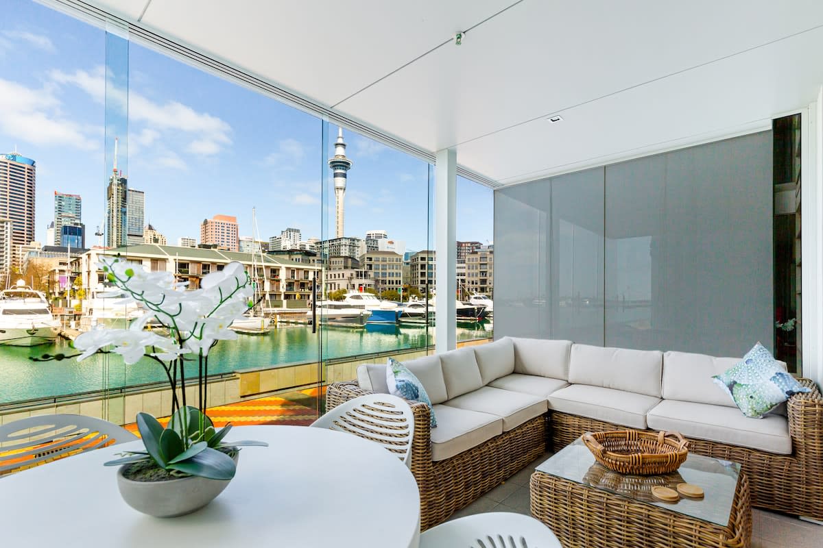 Beautiful harbour view apartment
