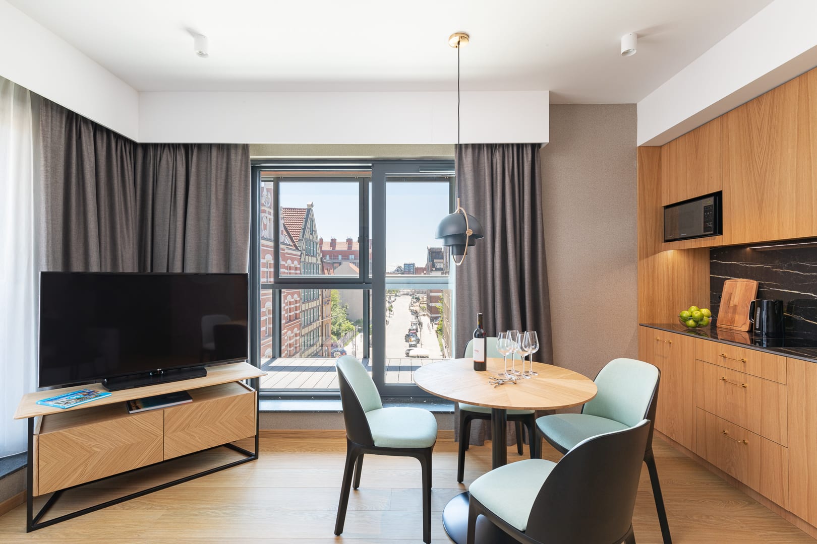 Deo Plaza 419 | Spacious Apartment | City Centre — Gdańsk, Województwo pomorskie — vacation rental