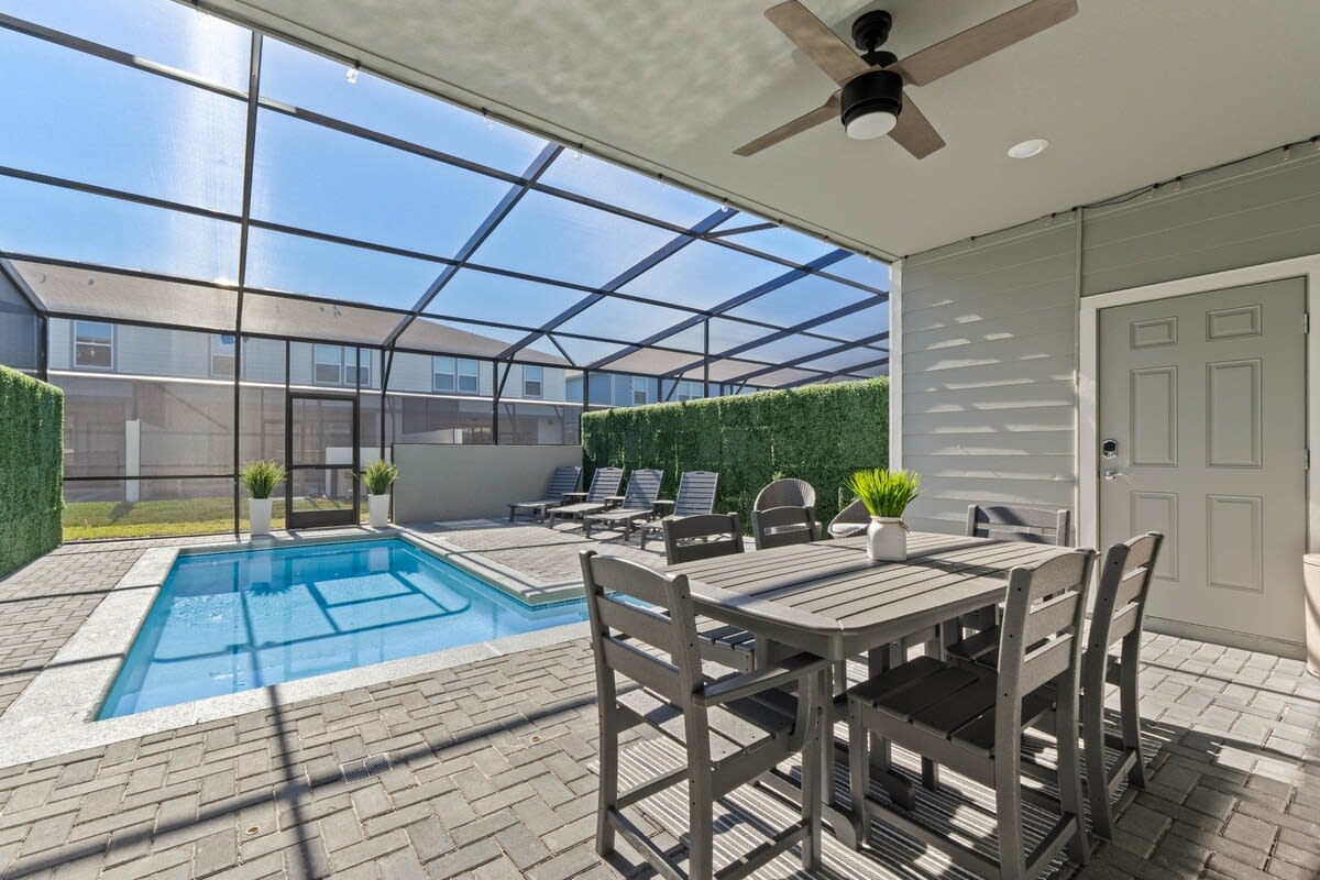 Amazing 5BR house with theme rooms, POOL HEAT INCLUDED  - Photo 33