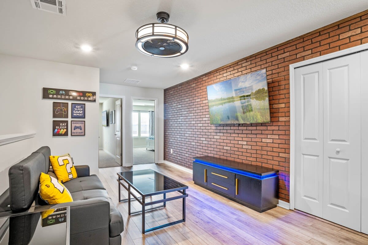 Amazing 5BR house with theme rooms, POOL HEAT INCLUDED  - Photo 31