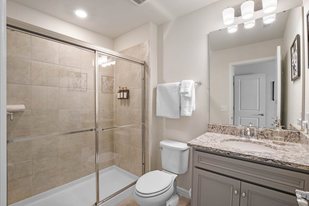 Amazing 5BR house with theme rooms, POOL HEAT INCLUDED  - Photo 29