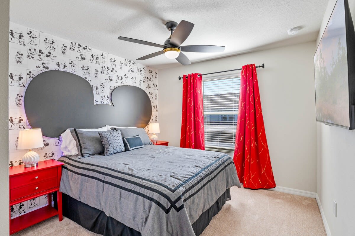 Amazing 5BR house with theme rooms, POOL HEAT INCLUDED  - Photo 28