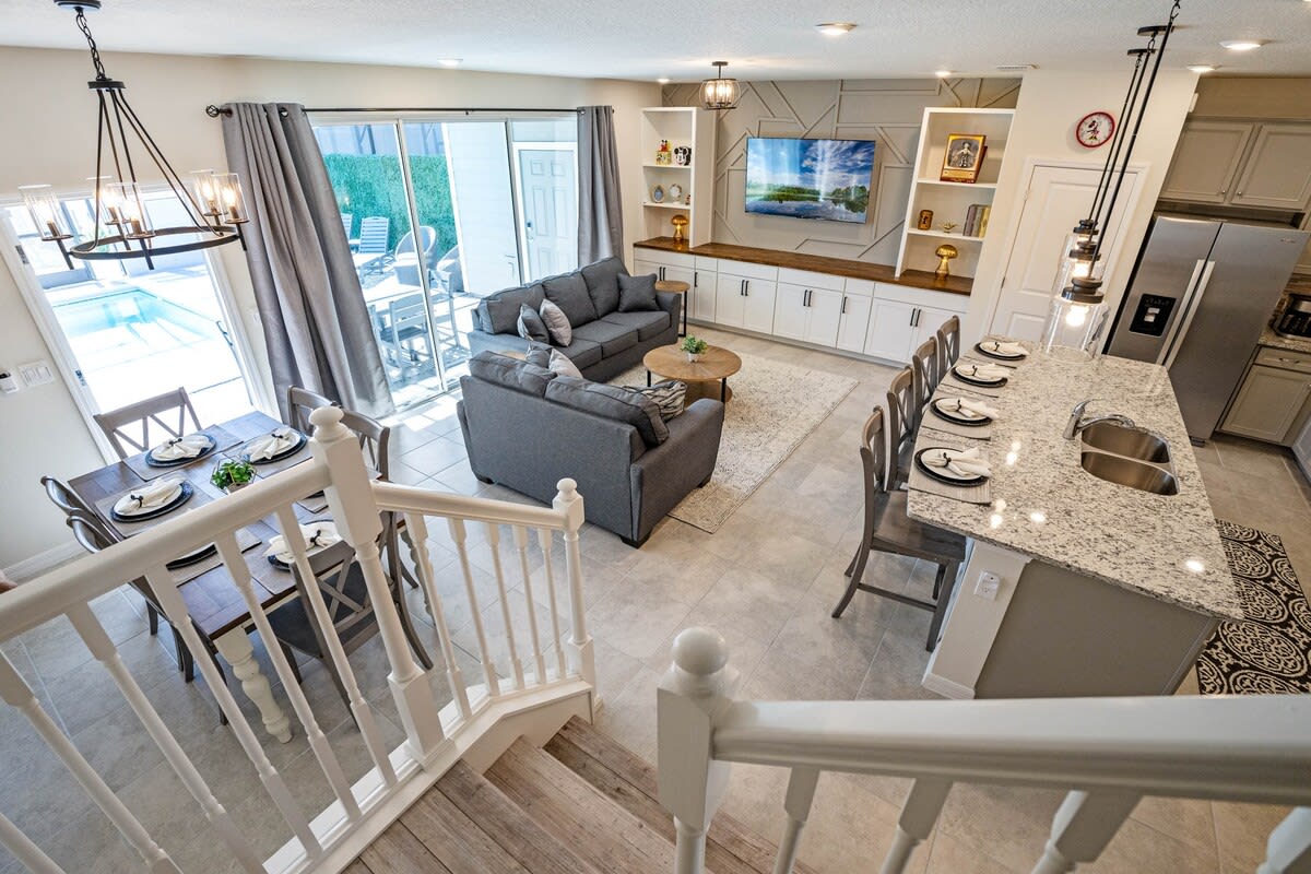Amazing 5BR house with theme rooms, POOL HEAT INCLUDED  - Photo 3