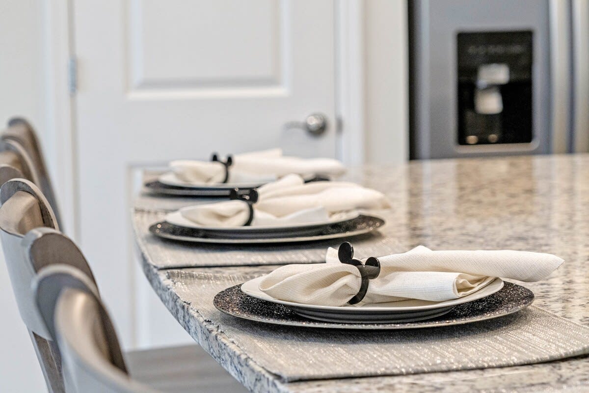 Amazing 5BR house with theme rooms, POOL HEAT INCLUDED  - Photo 17