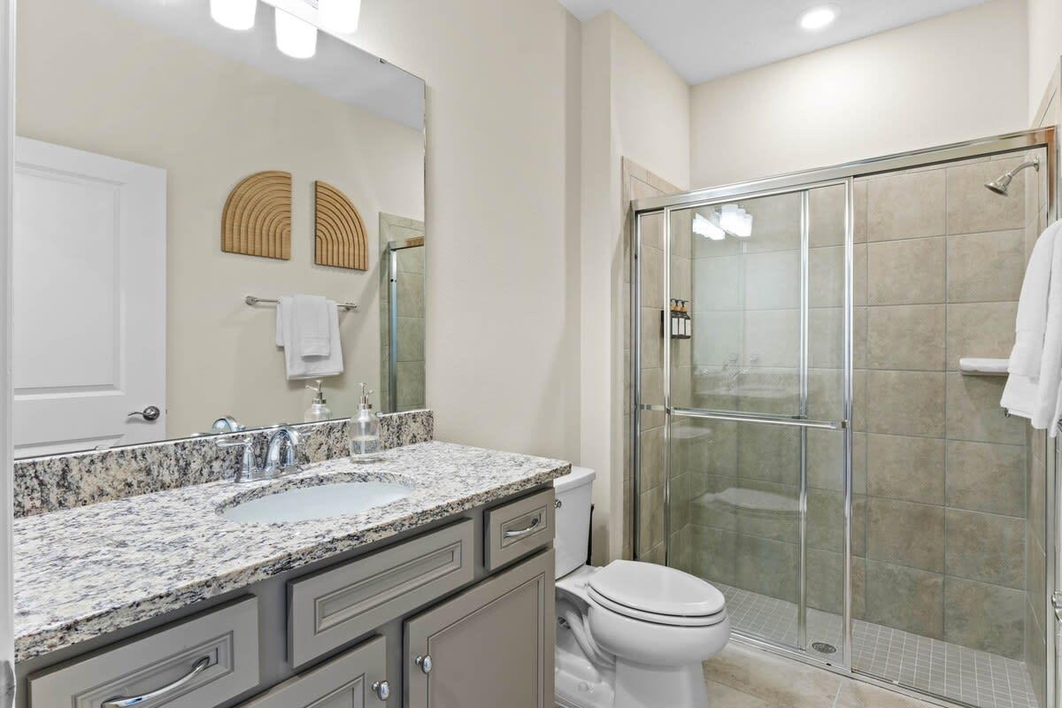 Amazing 5BR house with theme rooms, POOL HEAT INCLUDED  - Photo 23