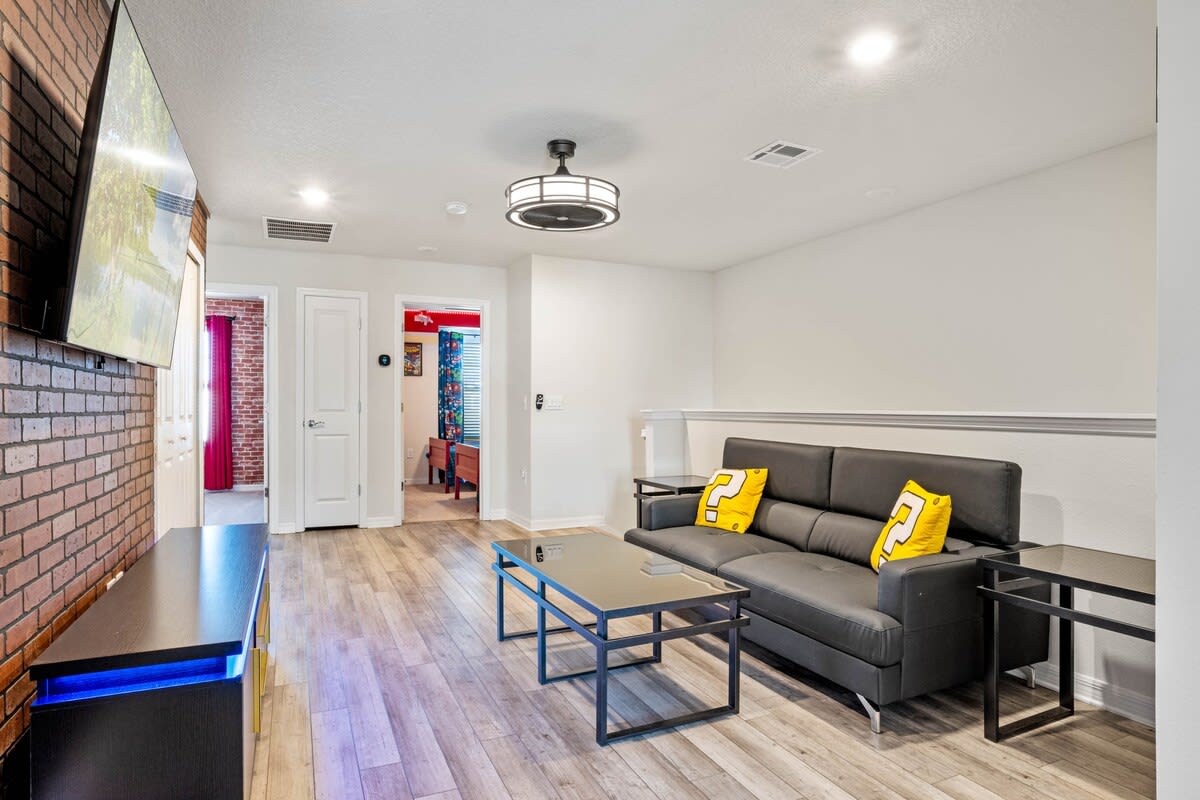 Amazing 5BR house with theme rooms, POOL HEAT INCLUDED  - Photo 30