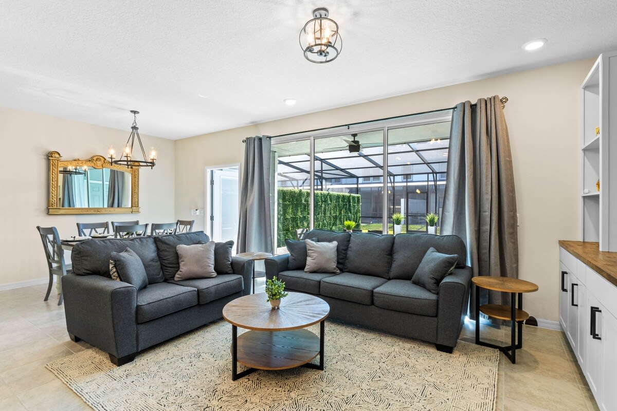Amazing 5BR house with theme rooms, POOL HEAT INCLUDED  - Photo 14