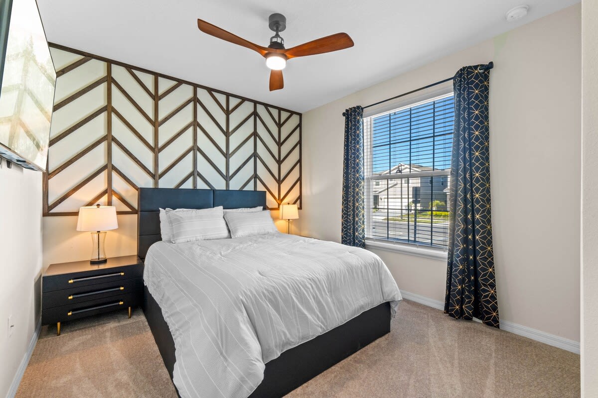 Amazing 5BR house with theme rooms, POOL HEAT INCLUDED  - Photo 25