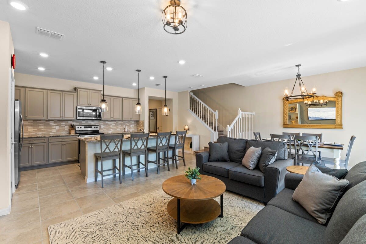 Amazing 5BR house with theme rooms, POOL HEAT INCLUDED  - Photo 15