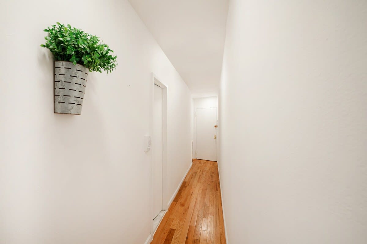 Bright & Spacious Fully Furnished 2-Bedrooms in Prime West Village 6