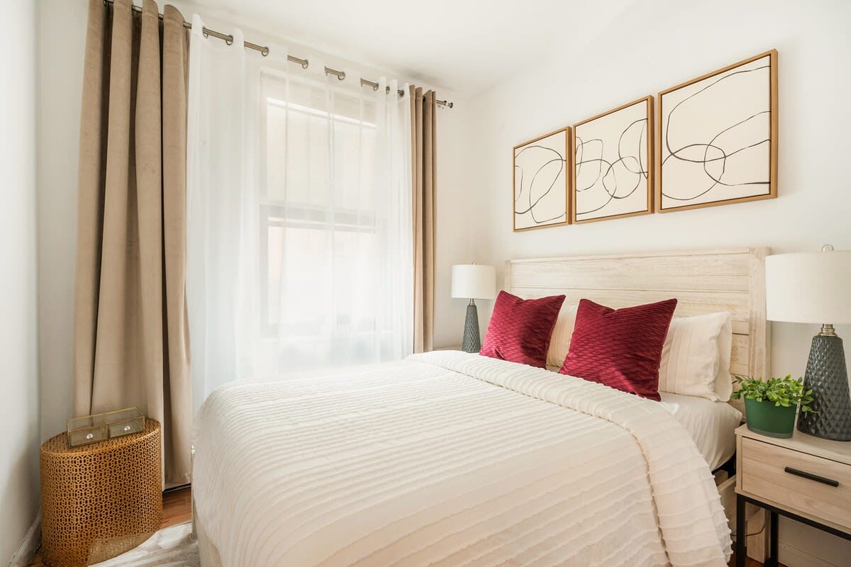 Bright & Spacious Fully Furnished 2-Bedrooms in Prime West Village 3