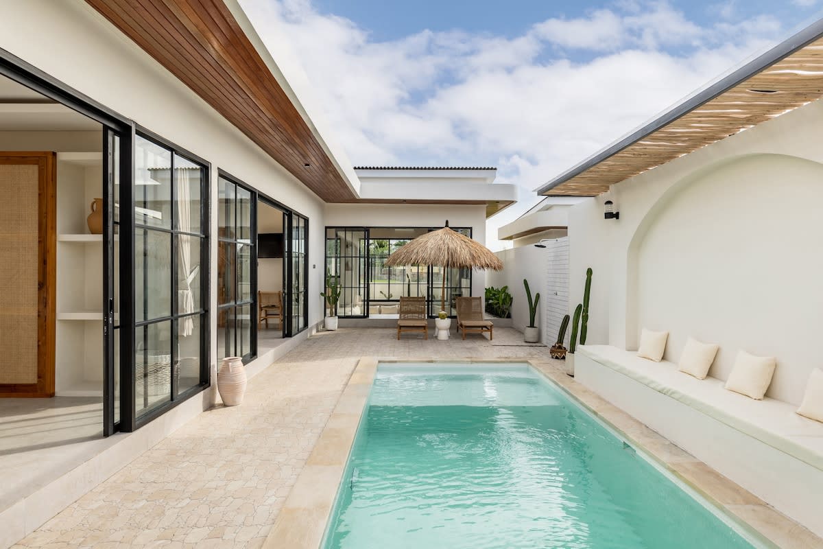 Luxe 2 Br Villa w/Pool & Private Cinema in Canggu — Kecamatan Kuta Utara, Bali — vacation rental