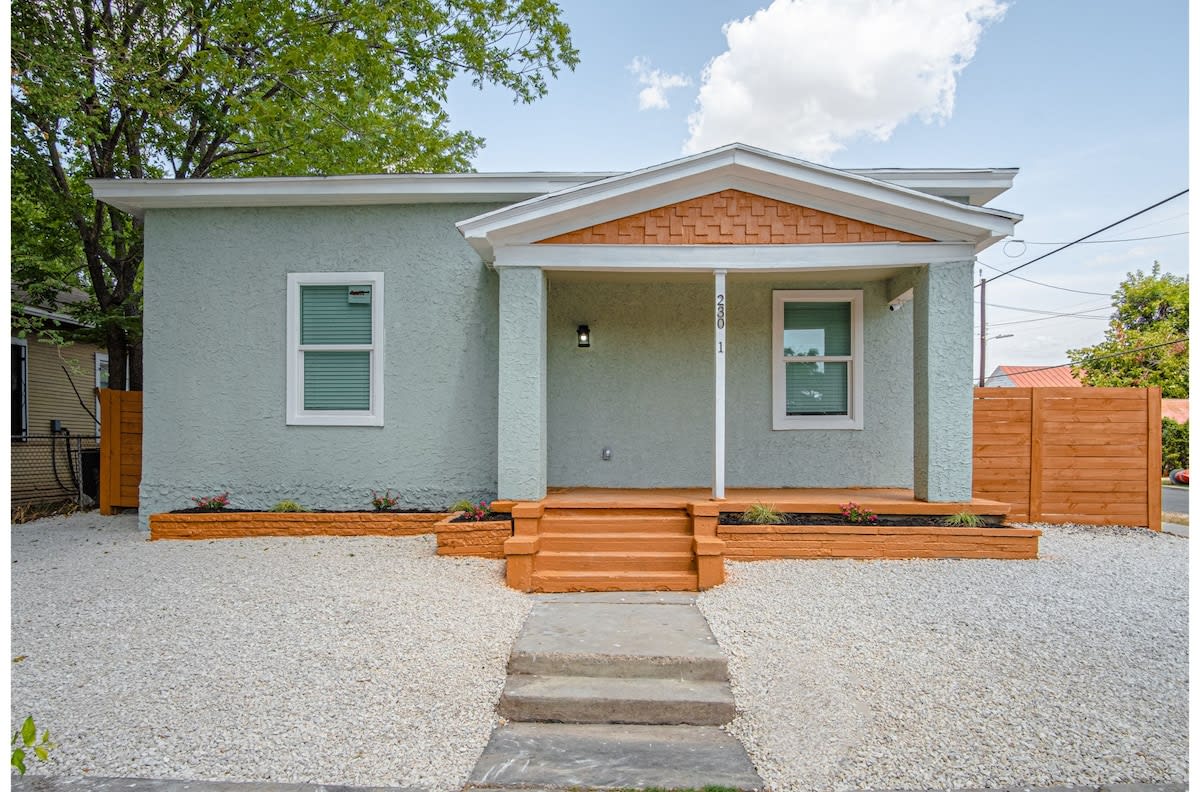 Cozy And Lovely 2br 2ba Apt#a Near Lively Downtown - San Antonio, TX