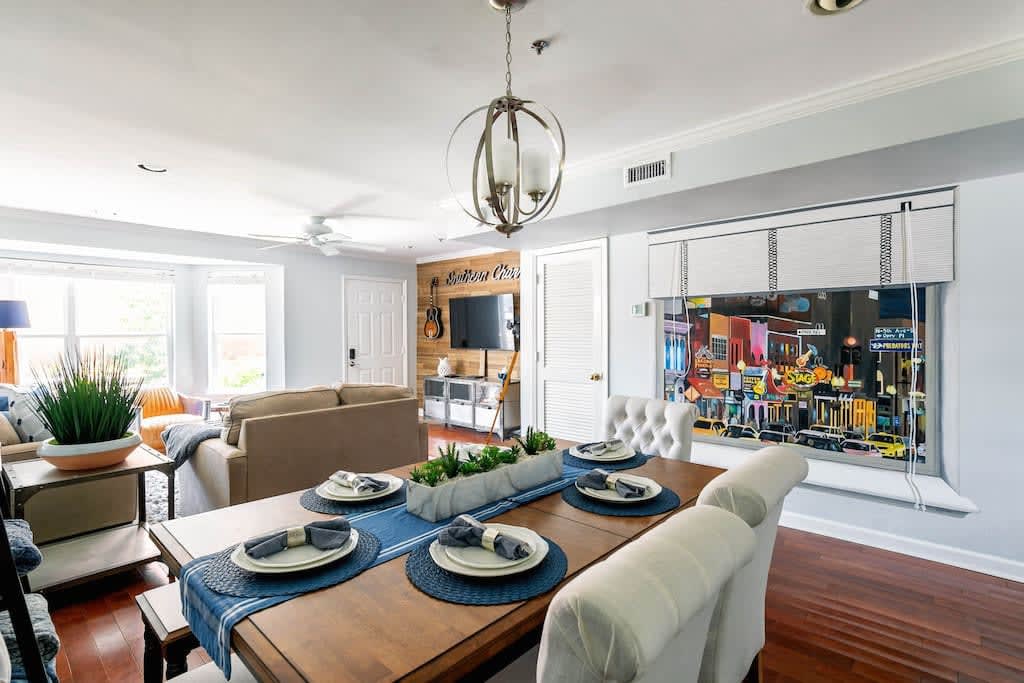 Walk To Broadway!Charming Modern Historic Townhome — Nashville, TN — vacation rental