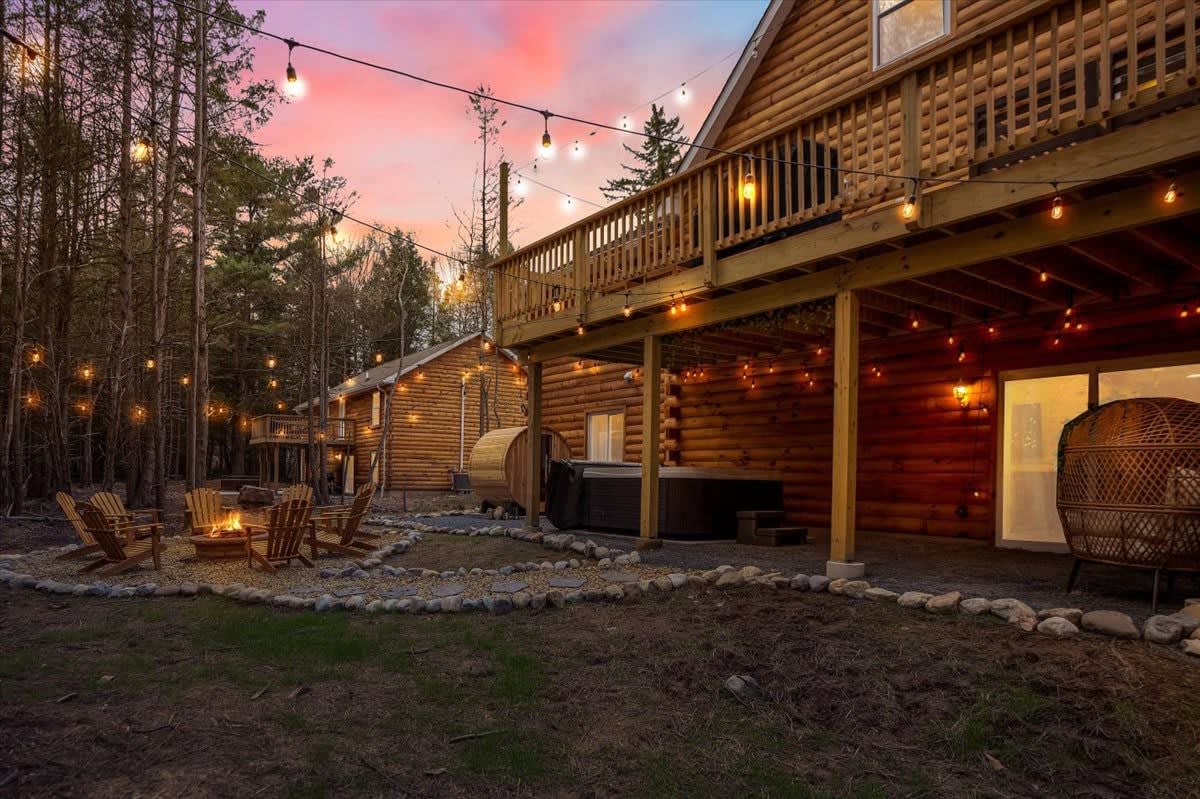 Driftwood Lodge | Movie Theater | Hot Tub | Sauna — Blakeslee, PA — vacation rental