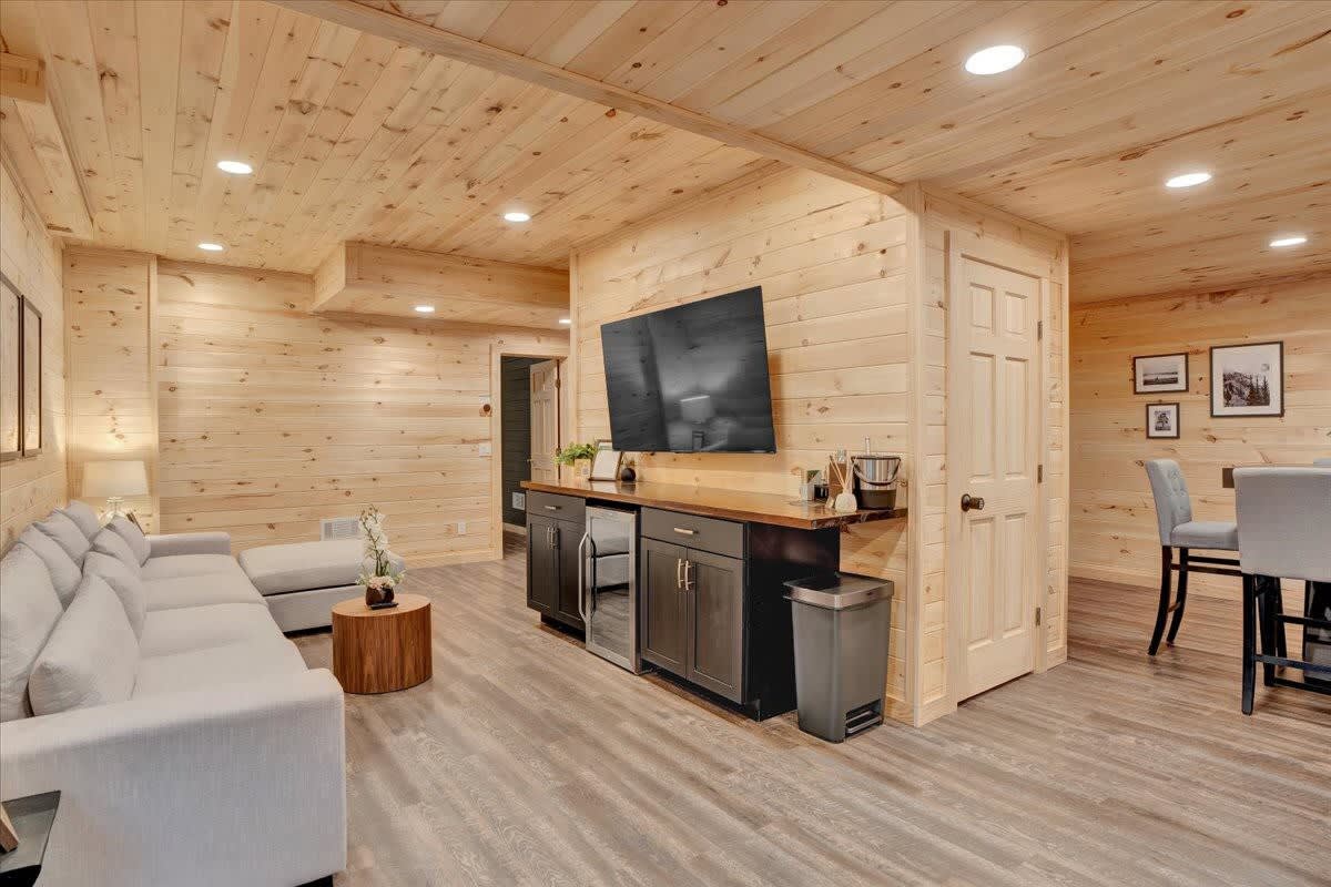 Driftwood Lodge | Movie Theater | Hot Tub | Sauna