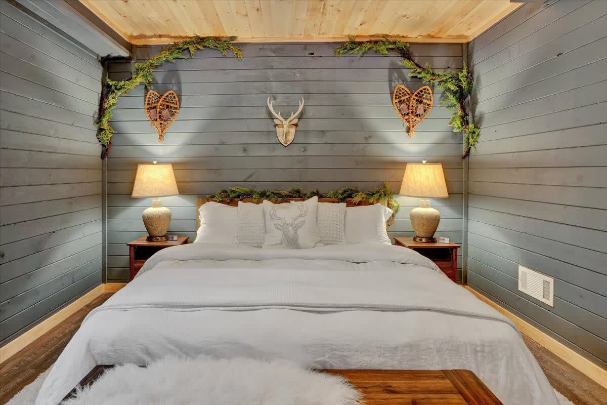 Driftwood Lodge | Movie Theater | Hot Tub | Sauna