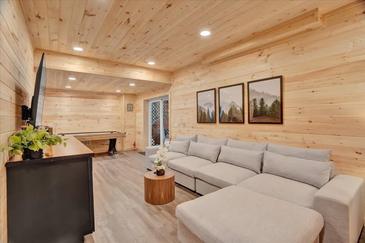Driftwood Lodge | Movie Theater | Hot Tub | Sauna
