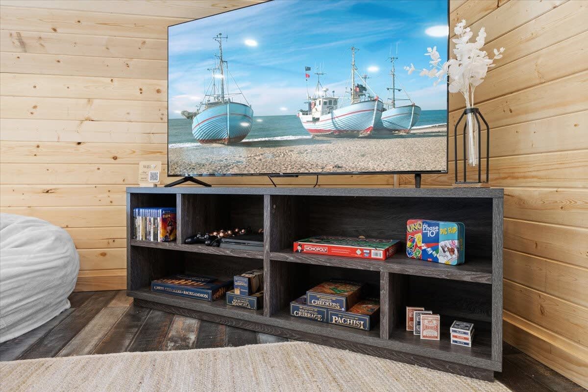 Driftwood Lodge | Movie Theater | Hot Tub | Sauna