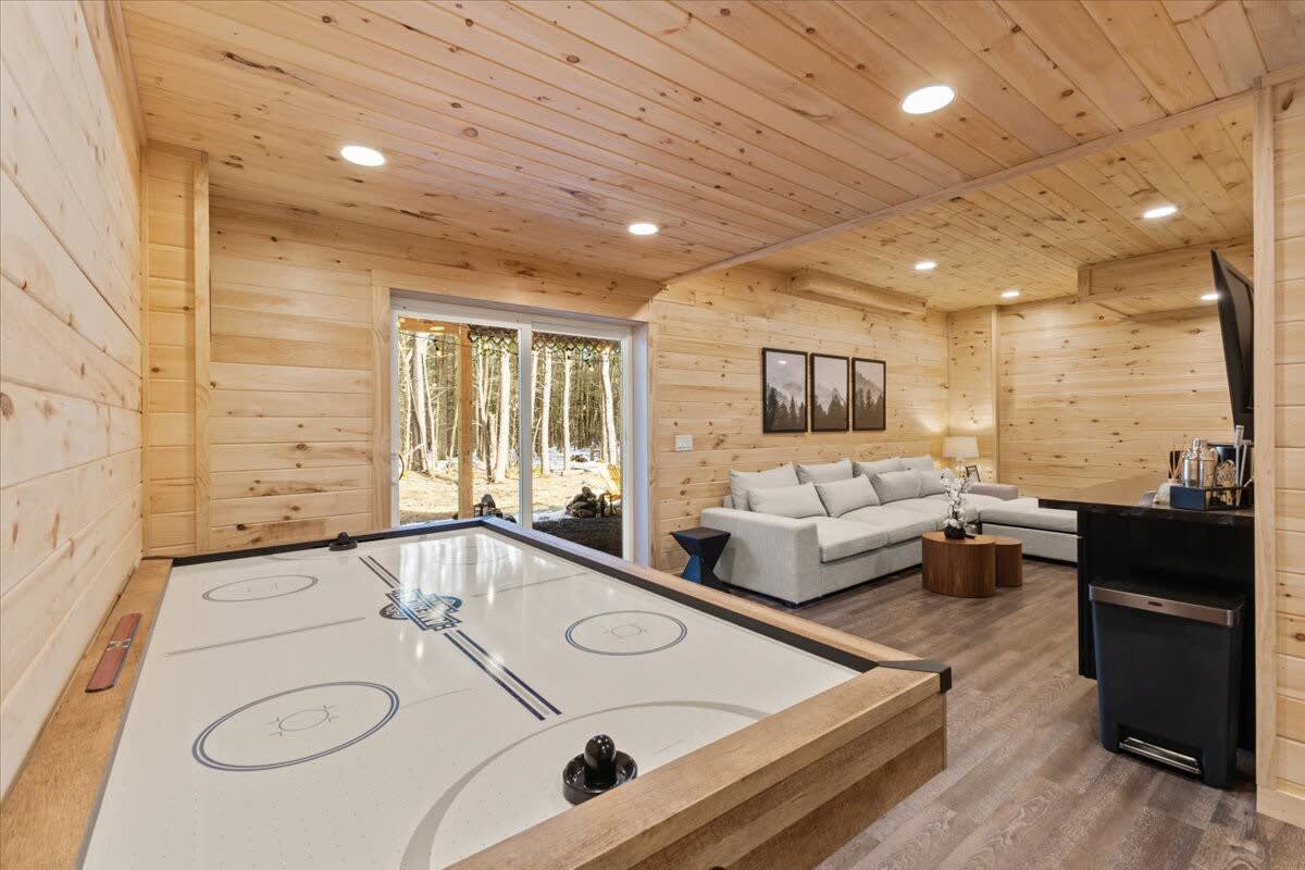 Driftwood Lodge | Movie Theater | Hot Tub | Sauna