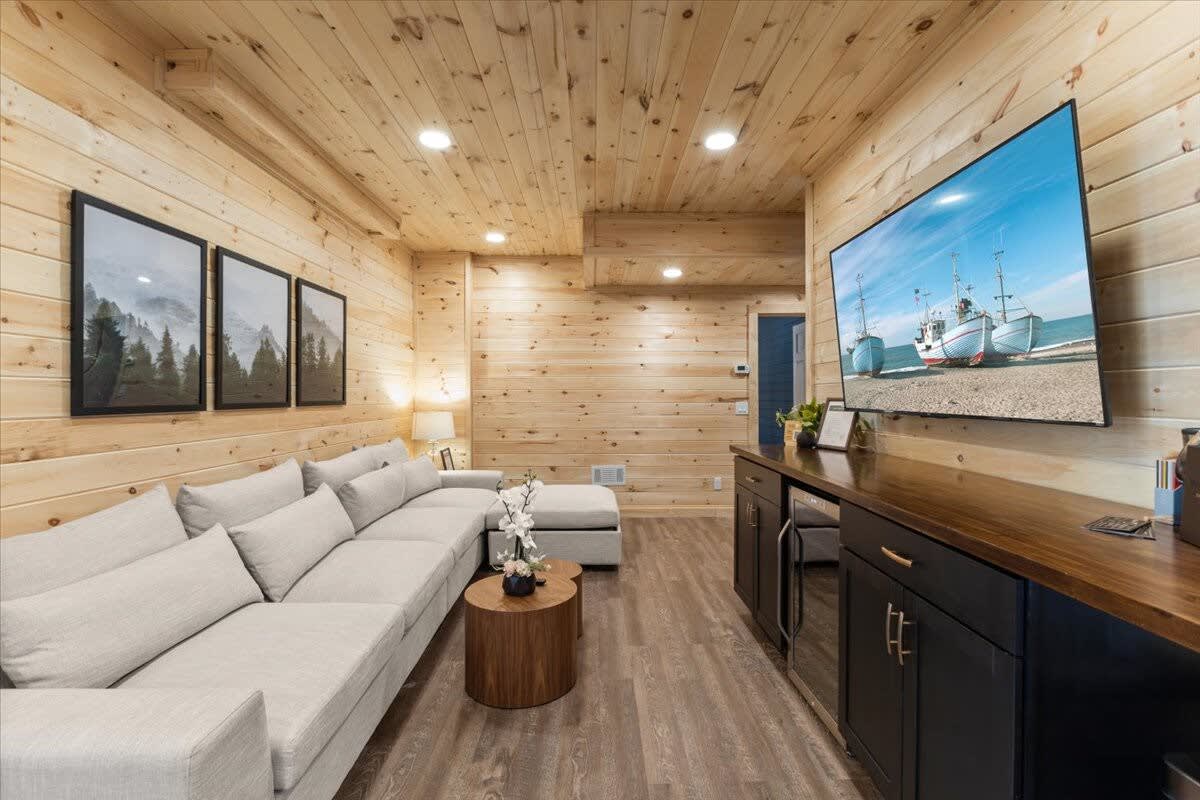 Driftwood Lodge | Movie Theater | Hot Tub | Sauna