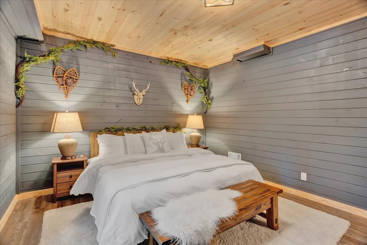Driftwood Lodge | Movie Theater | Hot Tub | Sauna