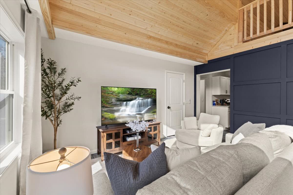Driftwood Lodge | Movie Theater | Hot Tub | Sauna