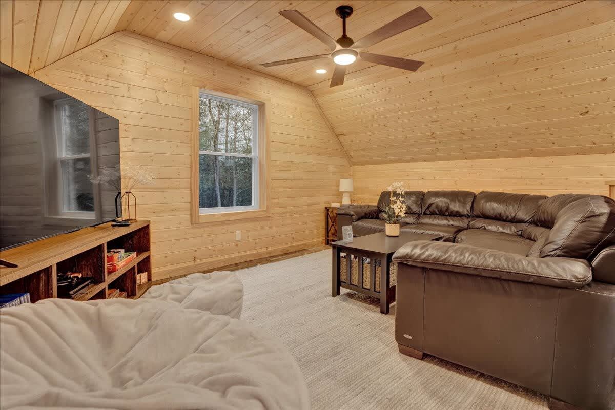 Driftwood Lodge | Movie Theater | Hot Tub | Sauna
