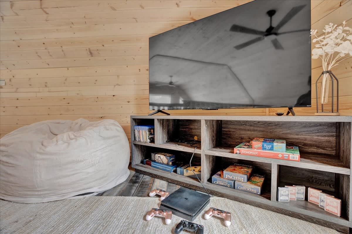 Driftwood Lodge | Movie Theater | Hot Tub | Sauna