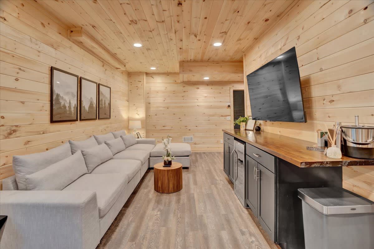 Driftwood Lodge | Movie Theater | Hot Tub | Sauna