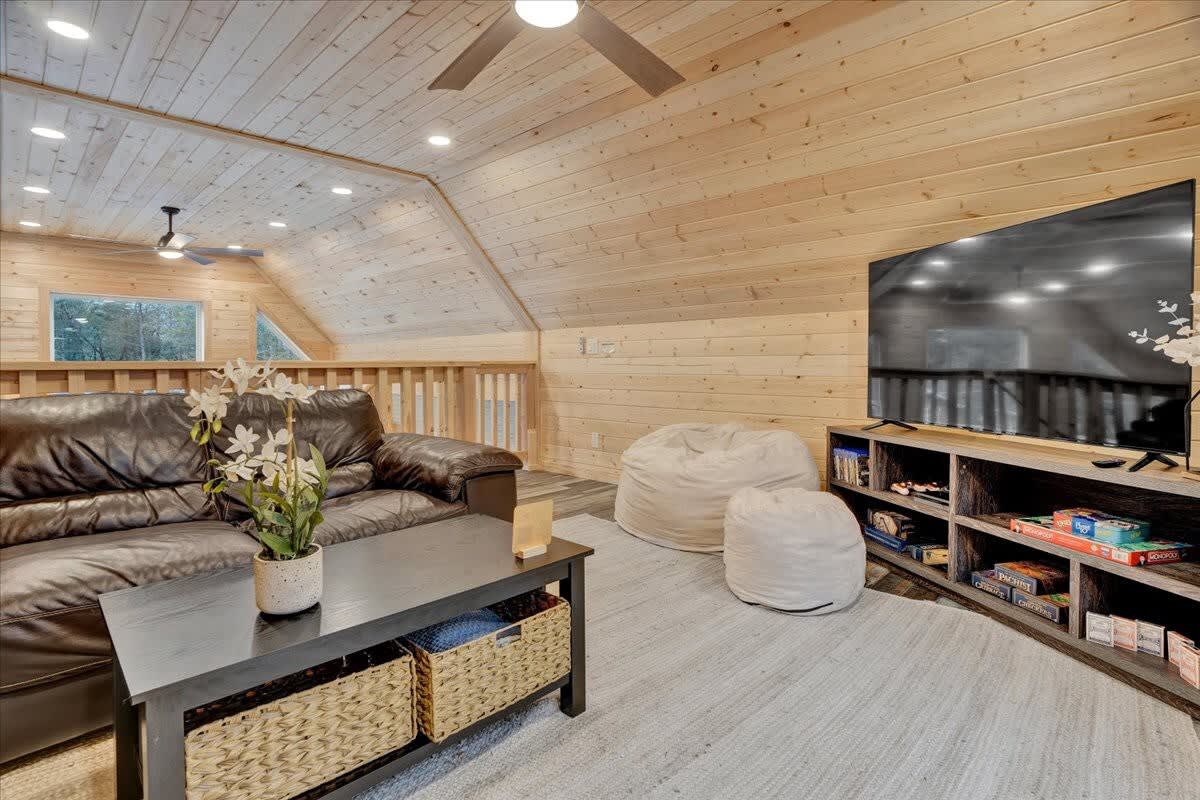 Driftwood Lodge | Movie Theater | Hot Tub | Sauna