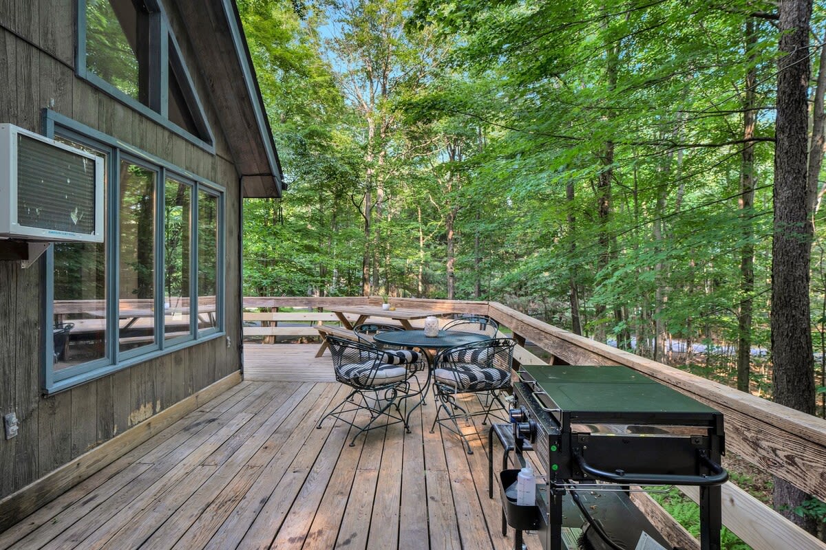 Lakeview Chalet | Arcade | Fire Pit | Lake Access