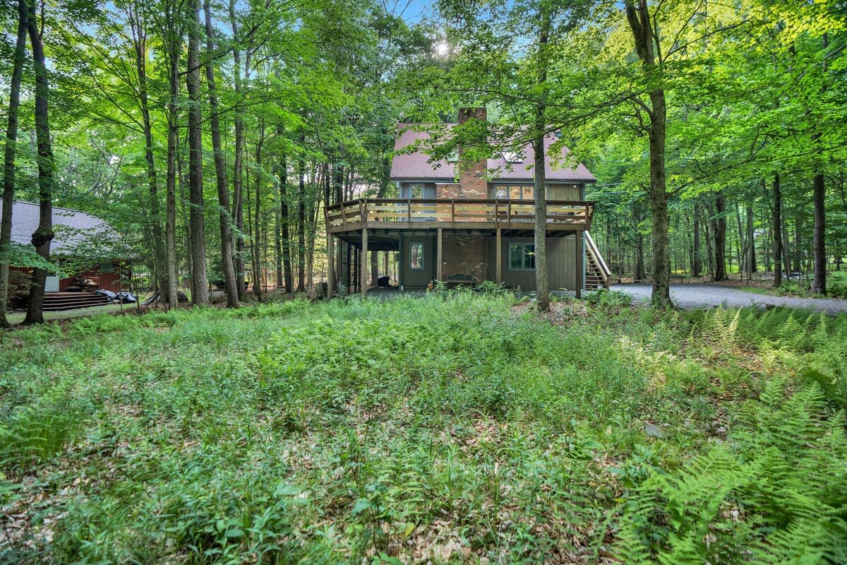 Lakeview Chalet | Arcade | Fire Pit | Lake Access