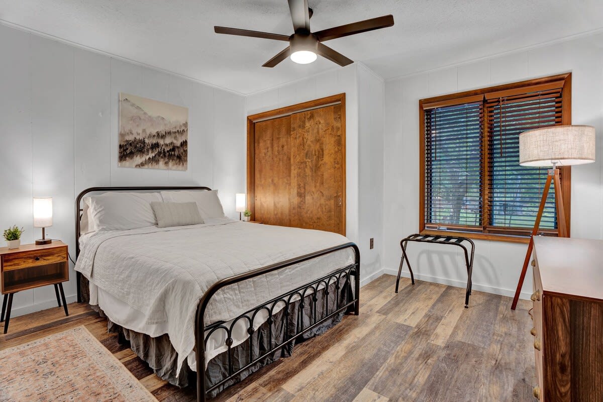 Lakeview Chalet | Arcade | Fire Pit | Lake Access