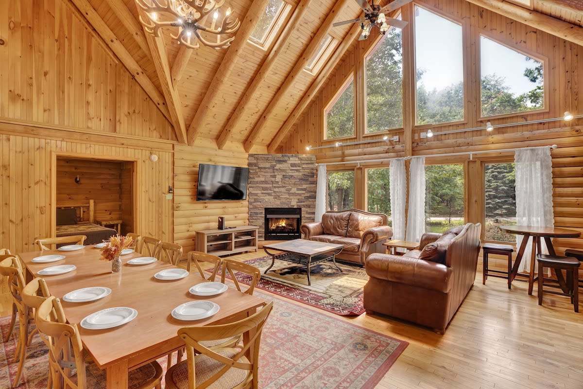 Authentic Pocono Log Cabin | Hot Tub | Lake Access — Blakeslee, PA — vacation rental