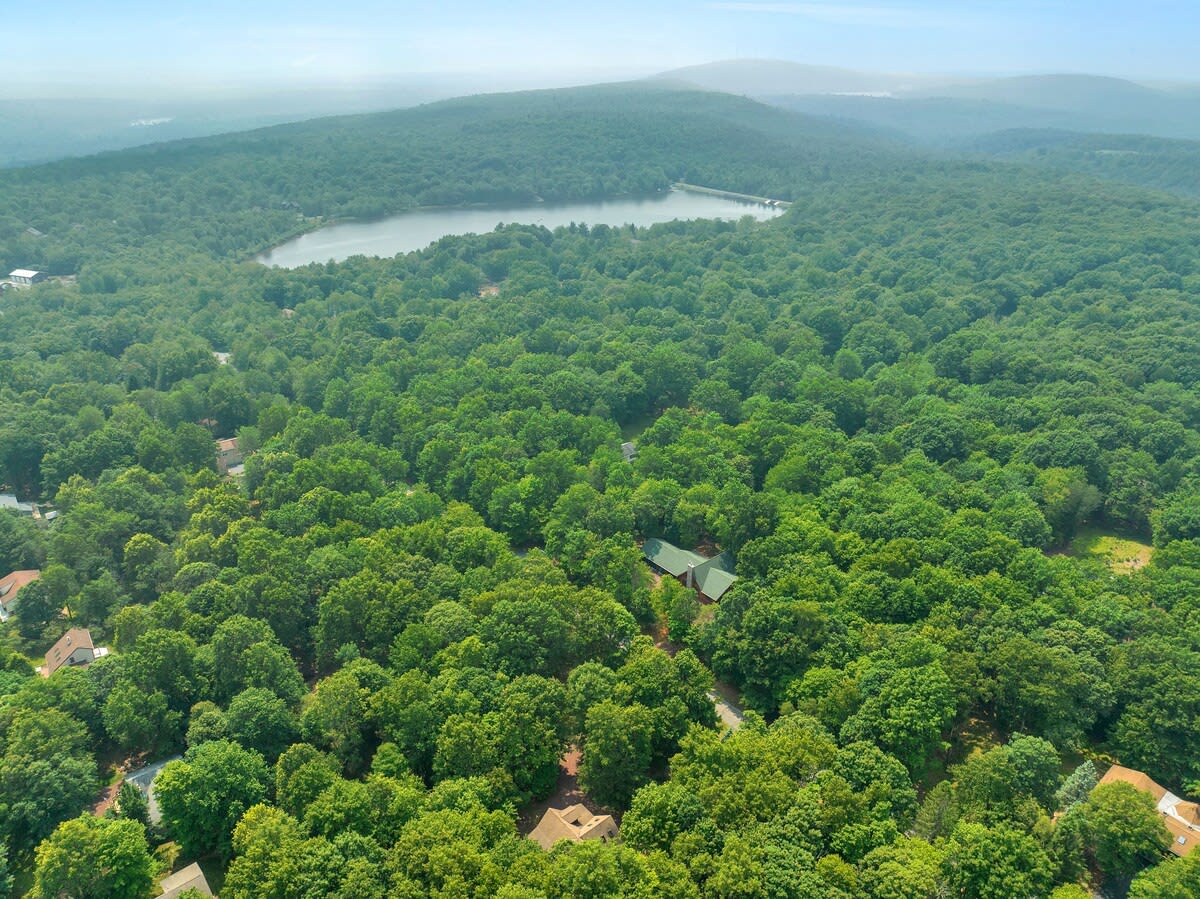 Authentic Pocono Log Cabin | Hot Tub | Lake Access