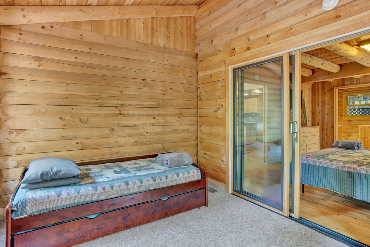 Authentic Pocono Log Cabin | Hot Tub | Lake Access