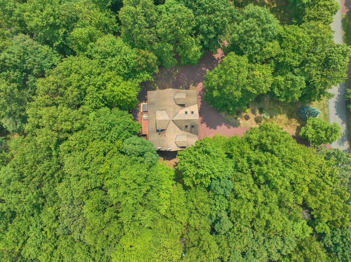Authentic Pocono Log Cabin | Hot Tub | Lake Access