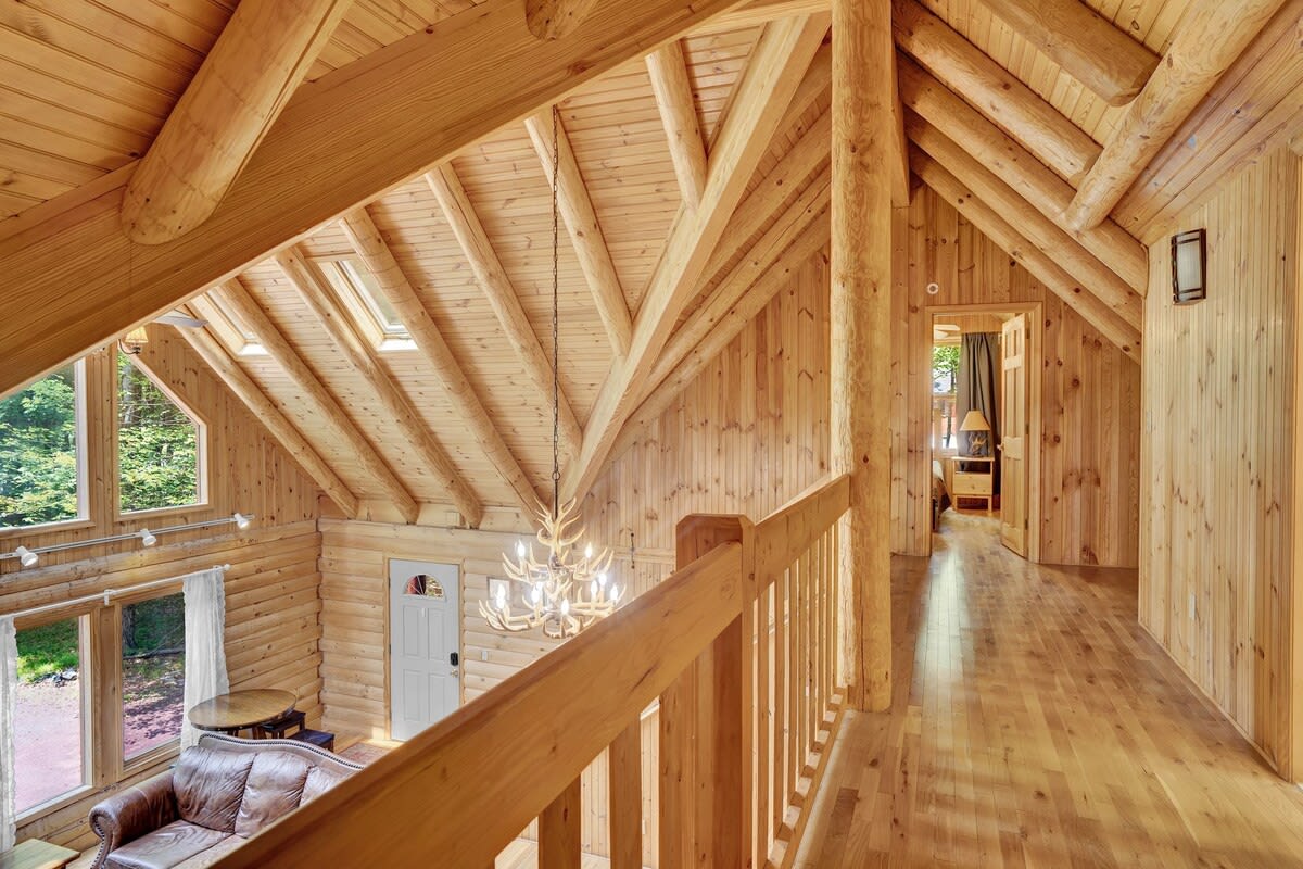 Authentic Pocono Log Cabin | Hot Tub | Lake Access