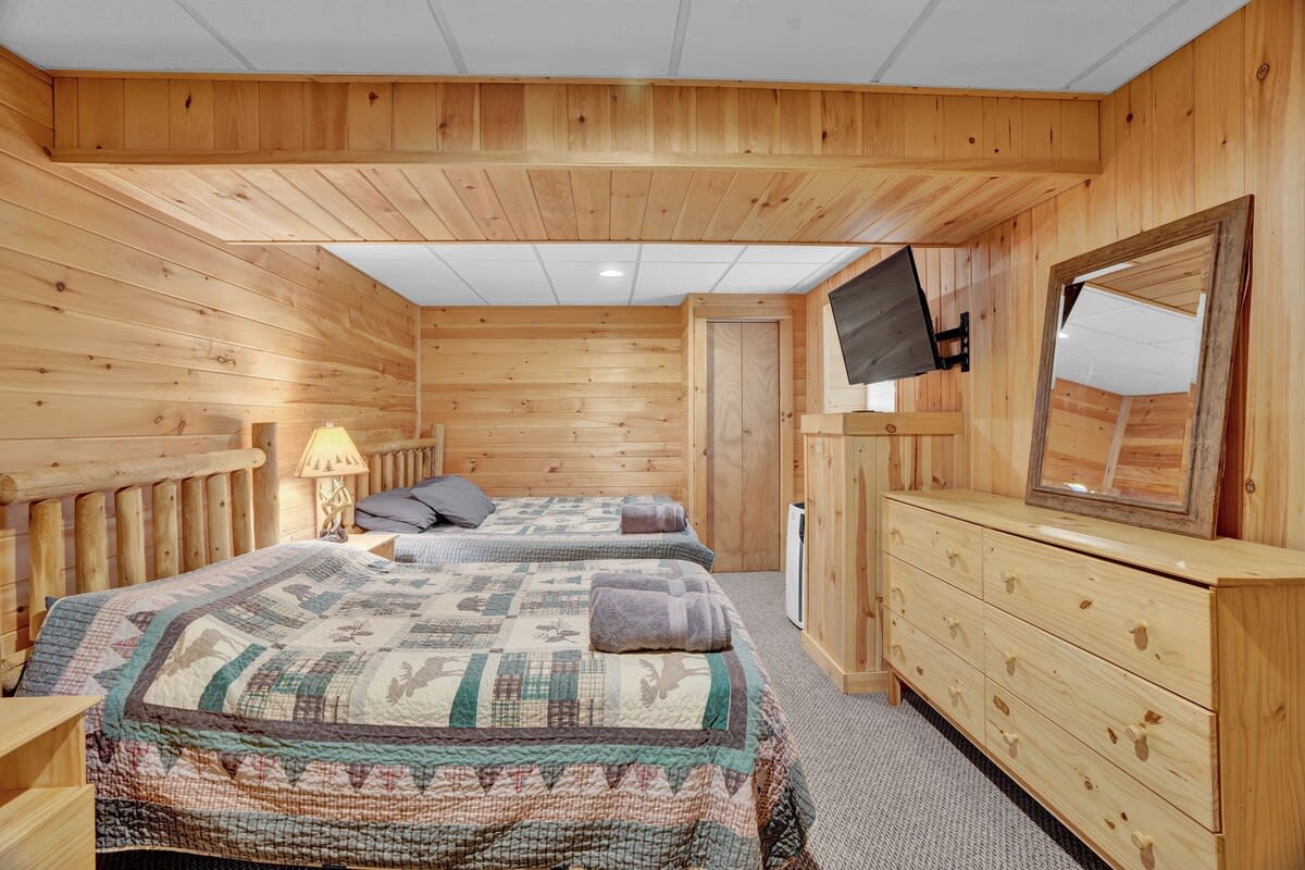 Authentic Pocono Log Cabin | Hot Tub | Lake Access