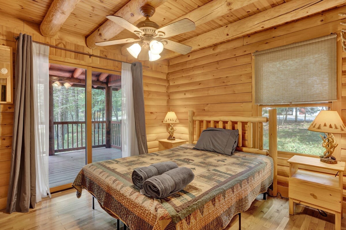 Authentic Pocono Log Cabin | Hot Tub | Lake Access