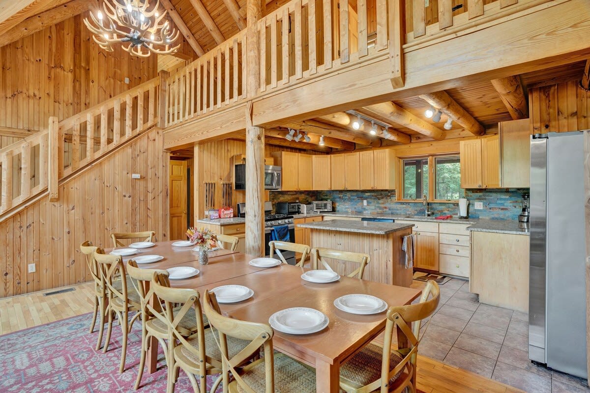 Authentic Pocono Log Cabin | Hot Tub | Lake Access