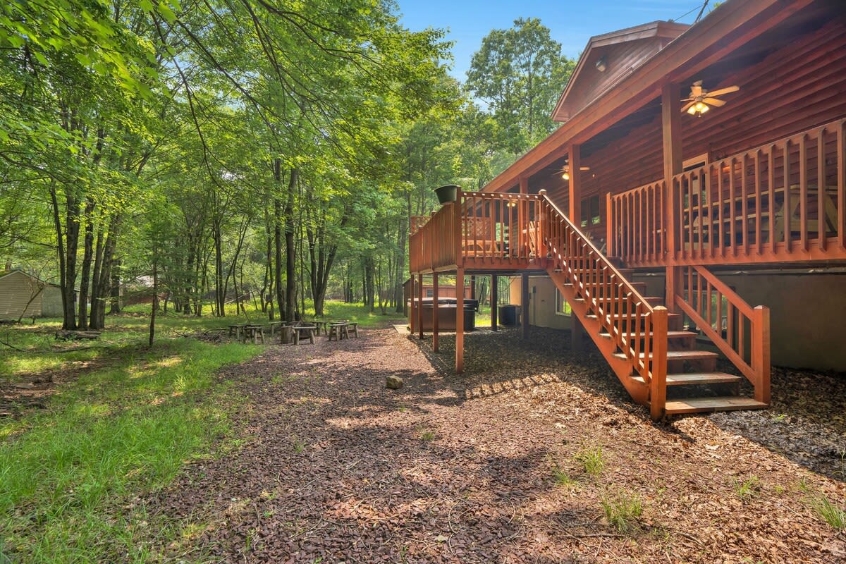 Authentic Pocono Log Cabin | Hot Tub | Lake Access