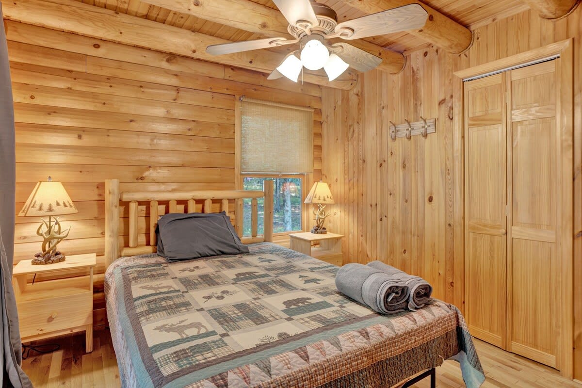 Authentic Pocono Log Cabin | Hot Tub | Lake Access