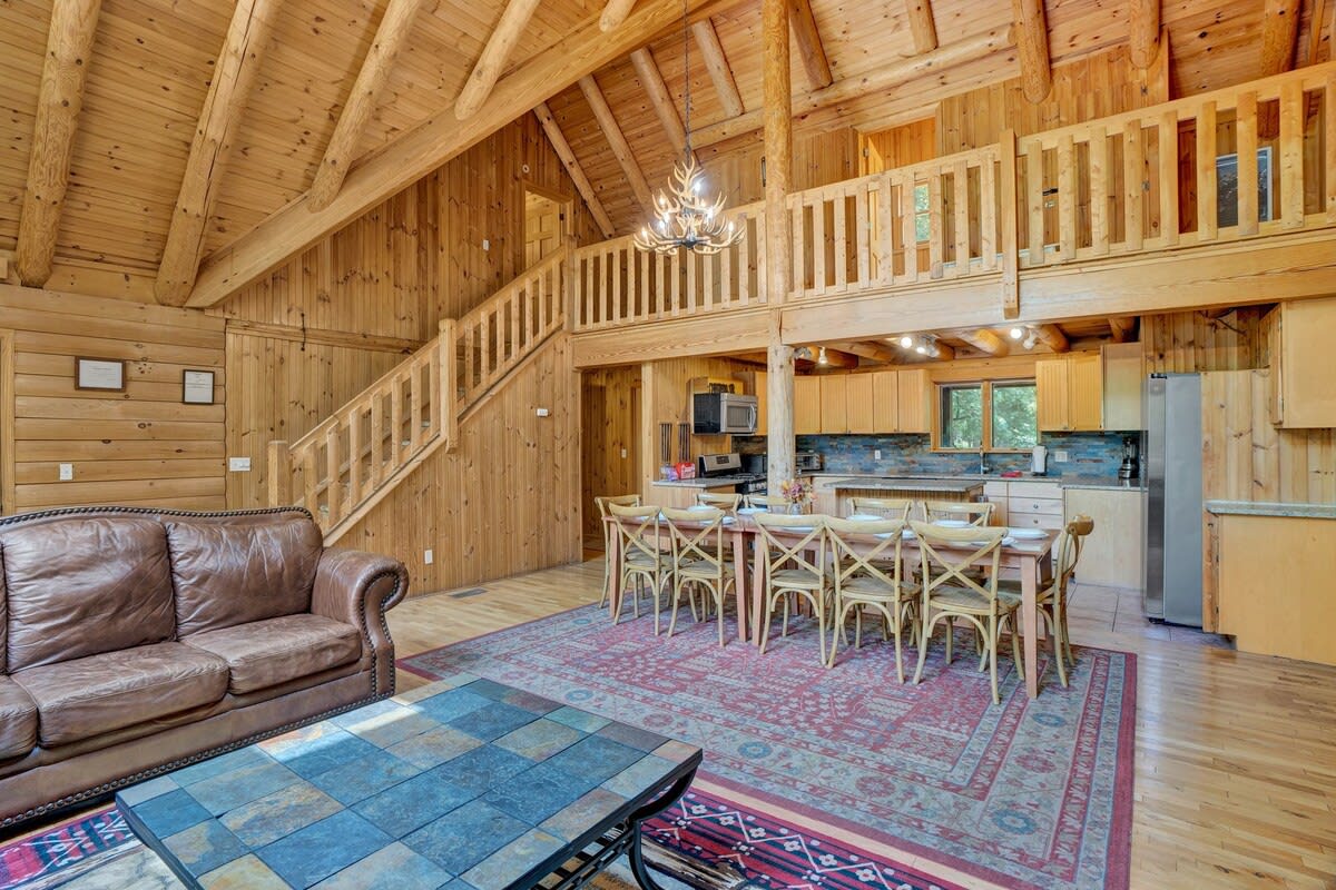 Authentic Pocono Log Cabin | Hot Tub | Lake Access